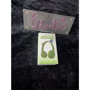 NIB Green Cat Ear Wireless Headphones Light Up